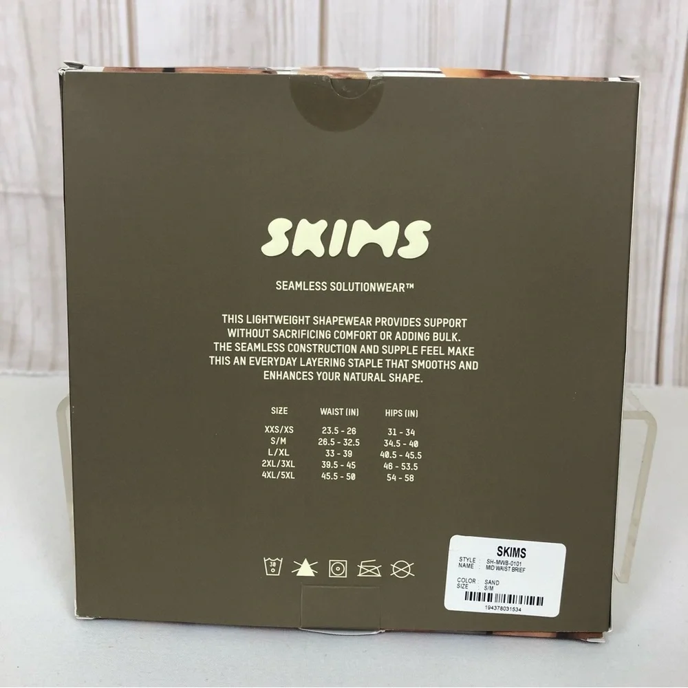 Skims Seamless Mid-Waist Briefs - Picture 4 of 6